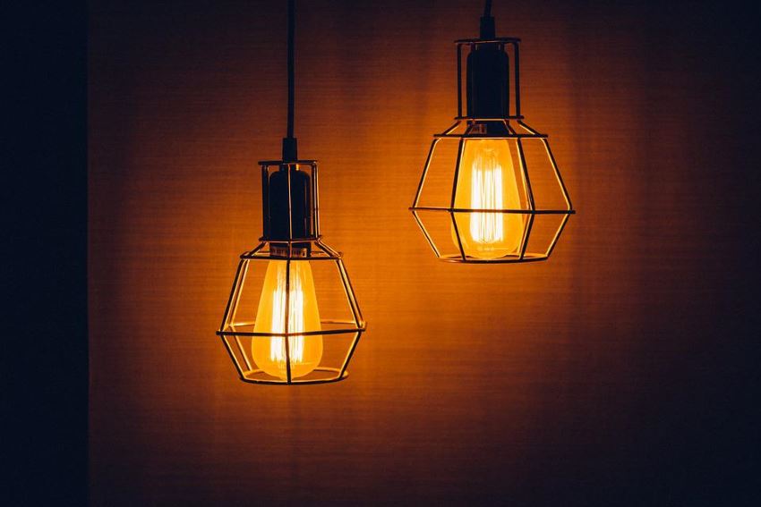 Lampy wiszące – idealny wybór do salonu