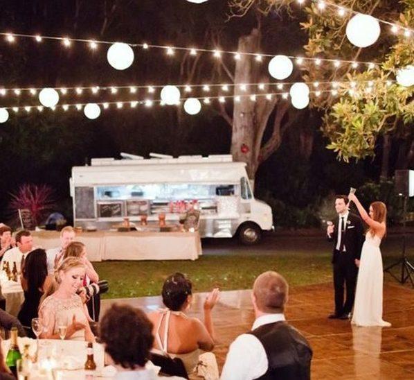 Food truck jako atrakcja na przyjęciu weselnym