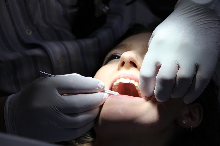 Dentysta Milanówek – ekstrakcja (usunięcie) zęba