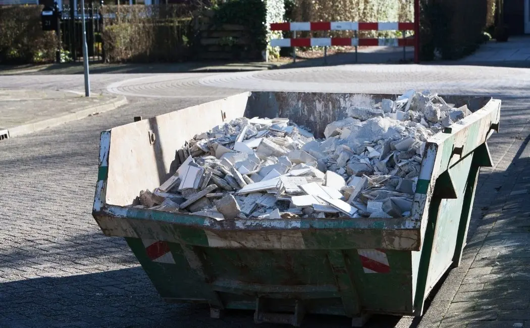 Komu zlecić wywóz śmieci budowlanych i gruzu