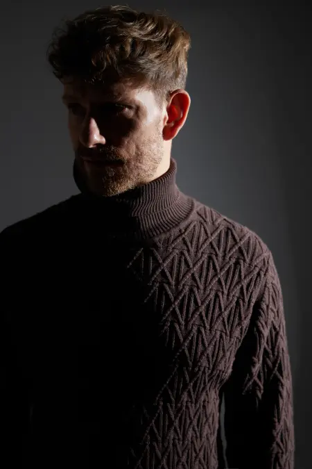 Jak stylowe swetry BYTOM zmieniają męską modę tej zimy?
