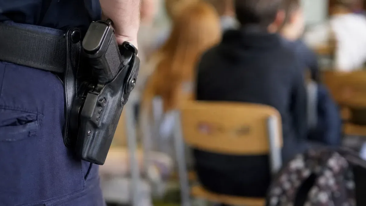 Rozmowa o przemocy w gdyńskich szkołach. Policjanci ostrzegali też przed siecią
