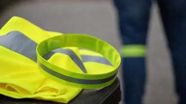 W Gdyni policjanci przypominają o odblaskach przed jesienią