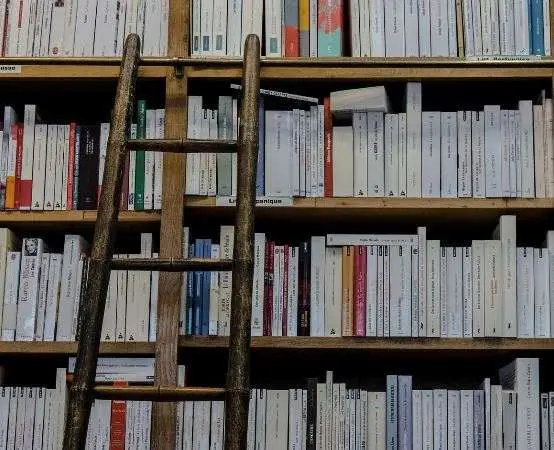 Biblioteka Gdynia kończy rok 90-lecia - świąteczne życzenia i zaproszenie do czytania