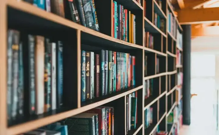 Kreski, kolaże i rzeźby - konkurs Biblioteki Gdynia o Tischnerze