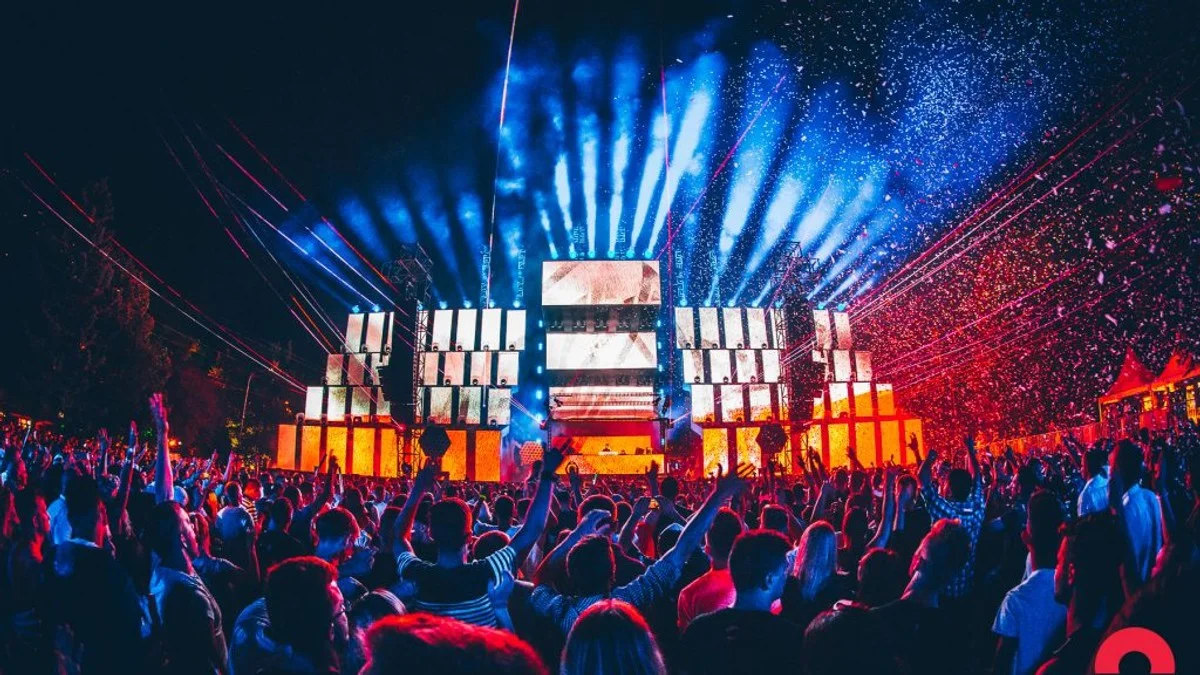 Grafika promocyjna wydarzenia Organizowany wyjazd na drugi dzień Sunrise Festival 2025 z Trójmiasta