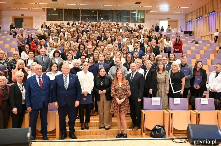 Ponad 160 osób wyróżnionych podczas święta edukacji w Gdyni