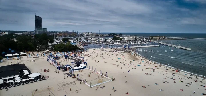 Gdyńskie plaże wchodzą w sezon. Plażowe lato rusza z ratownikami i sportem