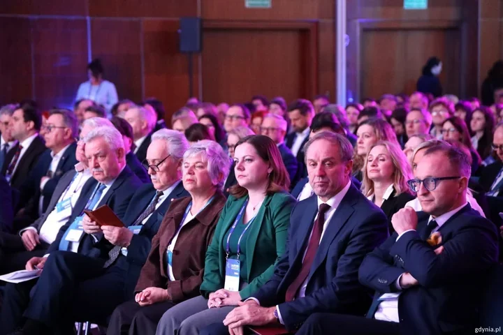 Gdynia przy stole o przyszłości samorządów i kurczącej się demografii