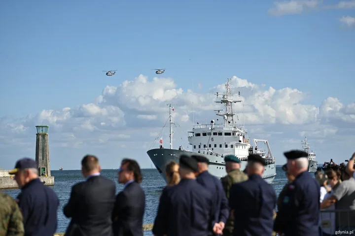 Dwadzieścia okrętów i statki nad Zatoką. Morska parada w Gdyni