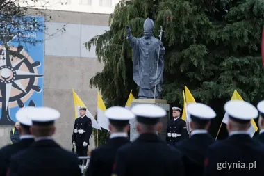 Przemarsz ulicami Gdyni i zmiany tras. Obchody Dnia Papieskiego