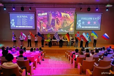 Około 100 młodych „dyplomatów” debatuje w Gdyni o pokojowej przyszłości