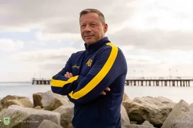 Arka wchodzi w decydujący etap z nowym trenerem i świeżą murawą