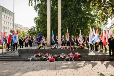 Sierpień ’80 w Gdyni. Hołd dla strajkujących i odznaki dla bohaterów