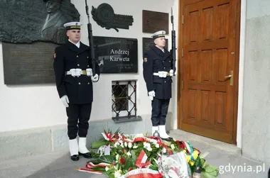 W Gdyni znicze i kwiaty wrócą do miejsc pamięci po katastrofie smoleńskiej