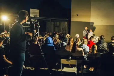 Teatr wychodzi na ulice Gdyni. Siedem spektakli o wspólnocie