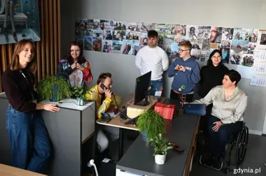 Uczniowie ZSS nr 17 zdobywają doświadczenie w urzędzie i przy miejskiej zieleni