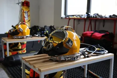 Ponad 500 osób zajrzało za zamknięte drzwi AMW w Gdyni