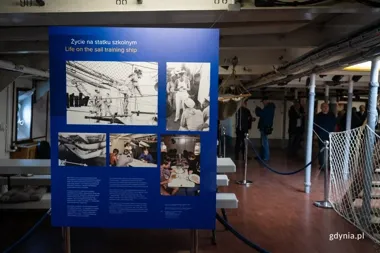 Na Darze Pomorza pokazano życie załogi. Wystawa odsłania morski rytm